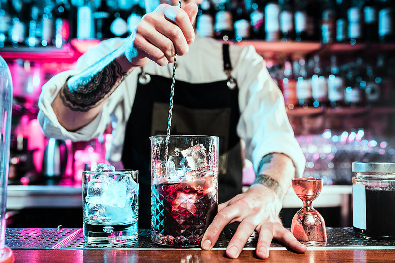 barman-cocktail